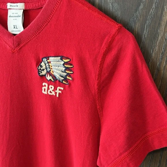 Abercrombie & Fitch Boy’s Red Cotton Graphic Tshirt with Chiefs Image, Size XL - Picture 2 of 8